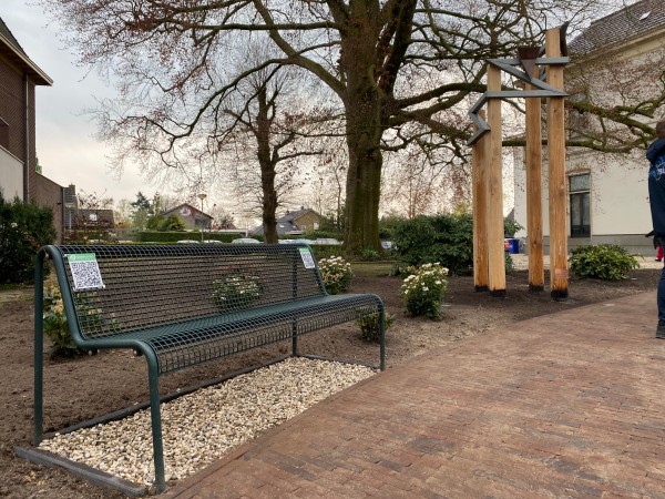 Luisterbankje Kunstwerk 3-4-5 Han Lammers Heerde Villa Jacoba Heerder Historische Vereniging Visit Heerde